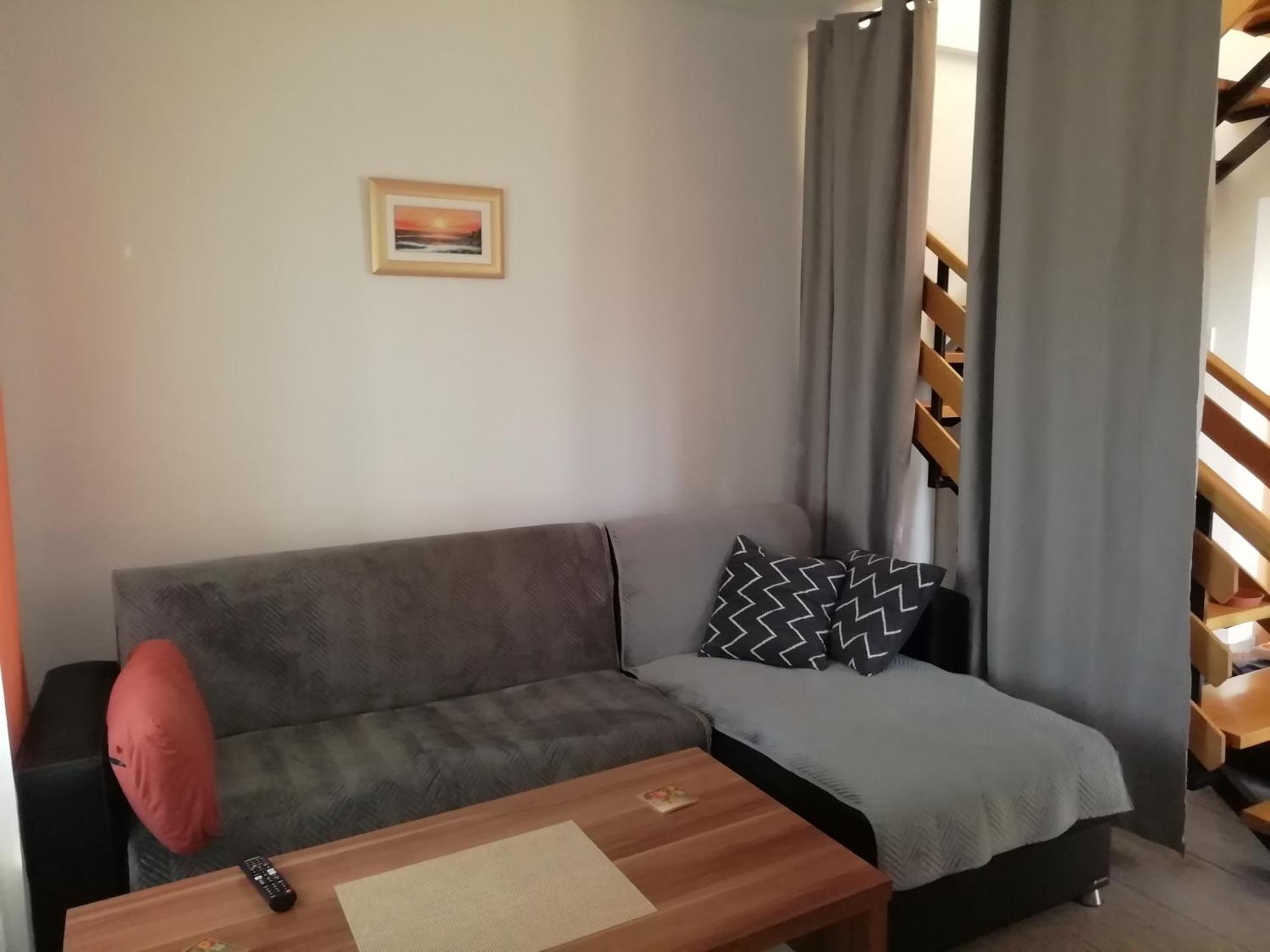 Apartman Radosic ฮวาร์ ภายนอก รูปภาพ