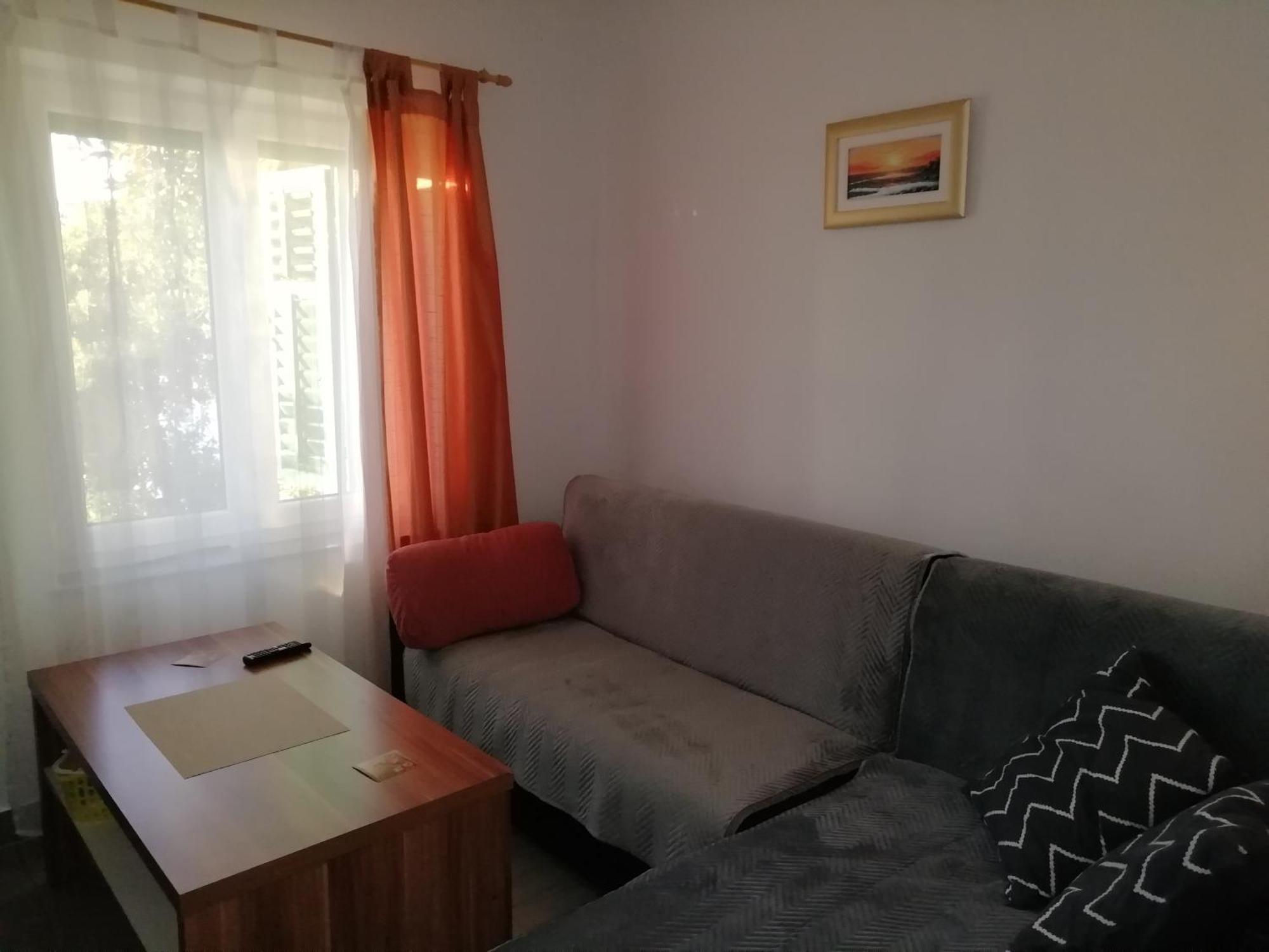 Apartman Radosic ฮวาร์ ภายนอก รูปภาพ