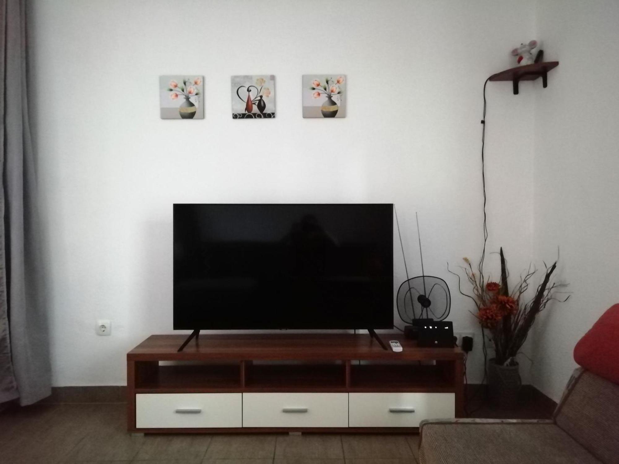 Apartman Radosic ฮวาร์ ภายนอก รูปภาพ