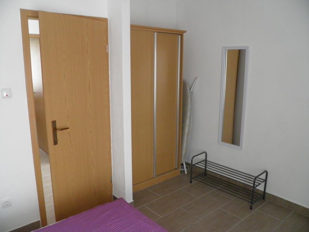 Apartman Radosic ฮวาร์ ภายนอก รูปภาพ