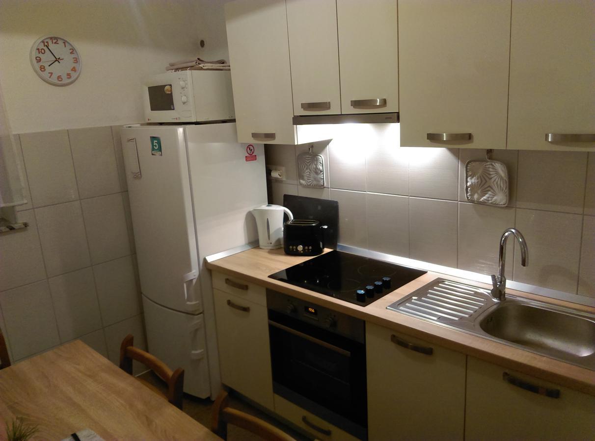 Apartman Radosic ฮวาร์ ภายนอก รูปภาพ