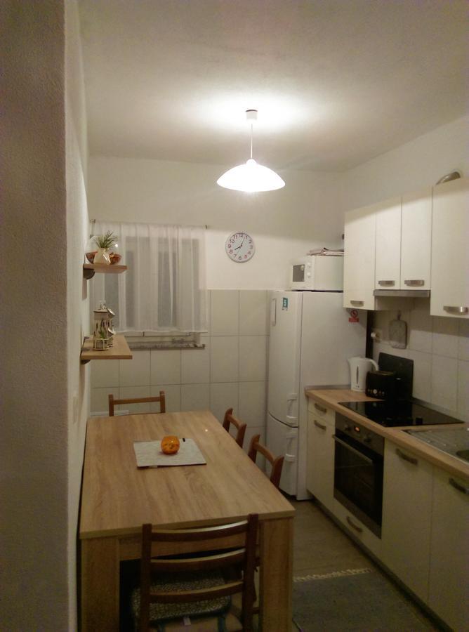 Apartman Radosic ฮวาร์ ภายนอก รูปภาพ