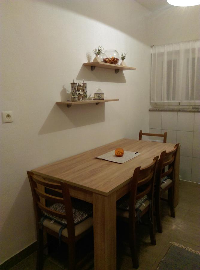 Apartman Radosic ฮวาร์ ภายนอก รูปภาพ