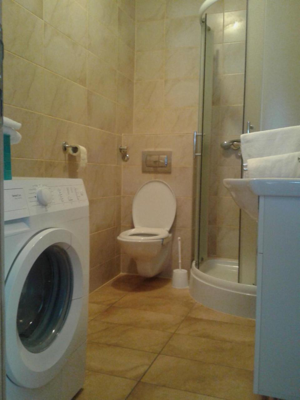 Apartman Radosic ฮวาร์ ภายนอก รูปภาพ